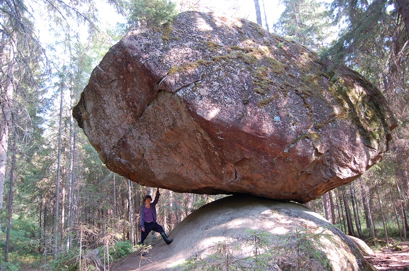 kummakivi